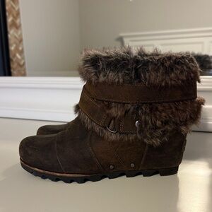 Sorel Joan of Arctic Brown Fur Ankle Boots